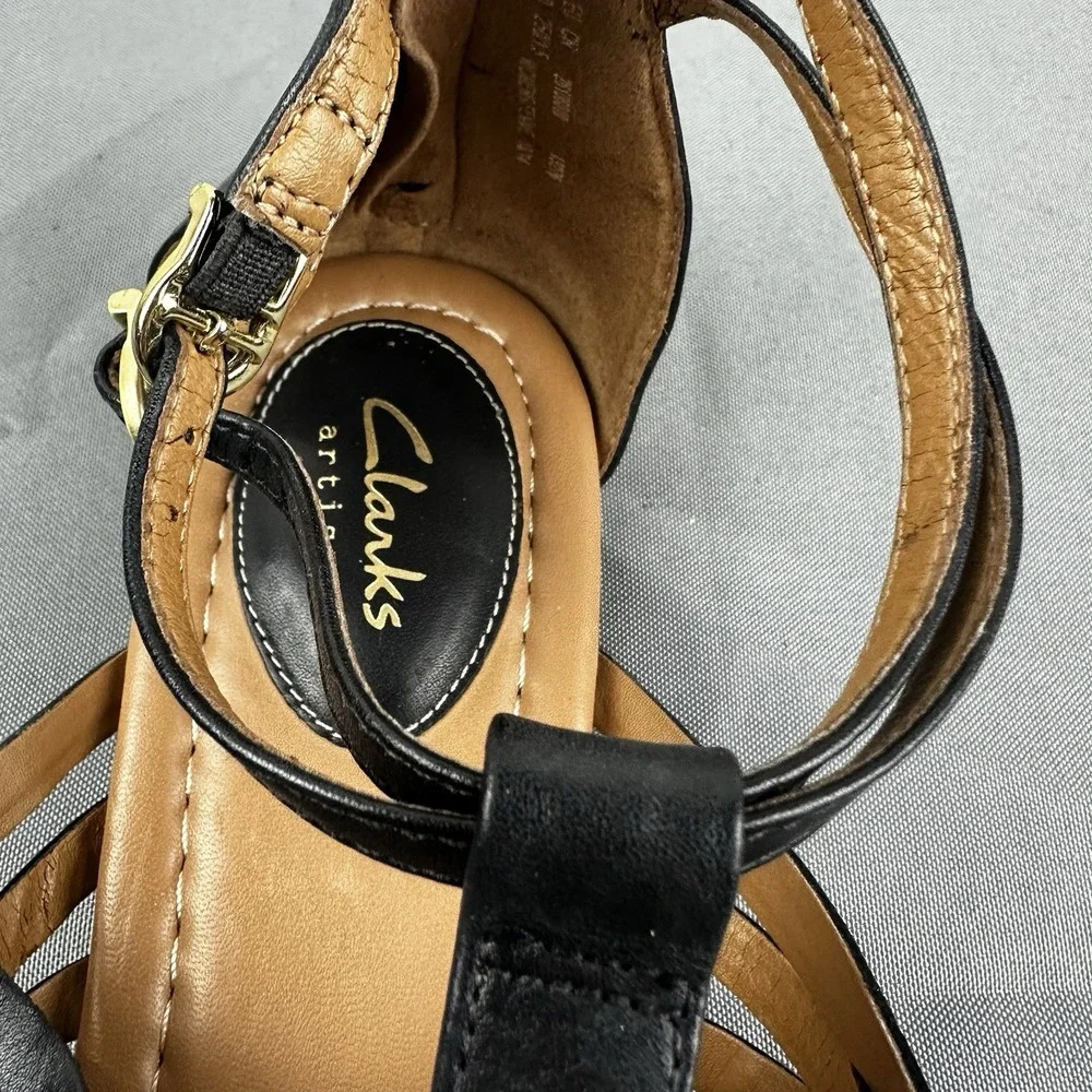 CLARKS ARTISAN Sandals SIZE: 9 M Strappy BLACK Leather Womens Low Heel Comfort